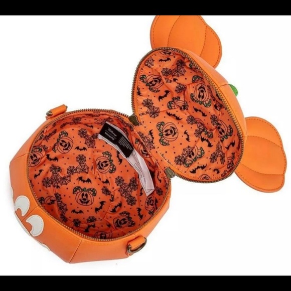 Mickey jack-o-lantern pumpkin glow in the dark crossbody 🎃 - Picture 3 of 6
